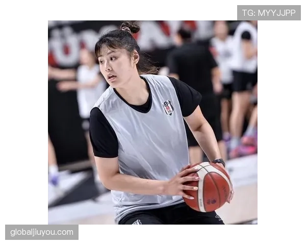 李月汝训练完直接拎爱马仕去吃夜宵? 李月汝训练完直接拎爱马仕去吃夜宵?